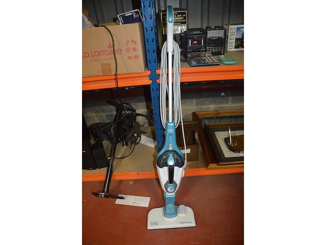 Stoommop black&decker, schrobborstel en aftrekker, personenweegschaal soehnle, pvc wasmand, diverse bloempotten en schalen - afbeelding 3 van  11