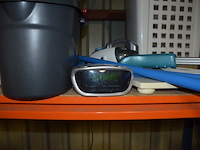 Stoommop black&decker, schrobborstel en aftrekker, personenweegschaal soehnle, pvc wasmand, diverse bloempotten en schalen - afbeelding 11 van  11