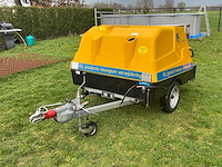 Stoomreiniger op trailer