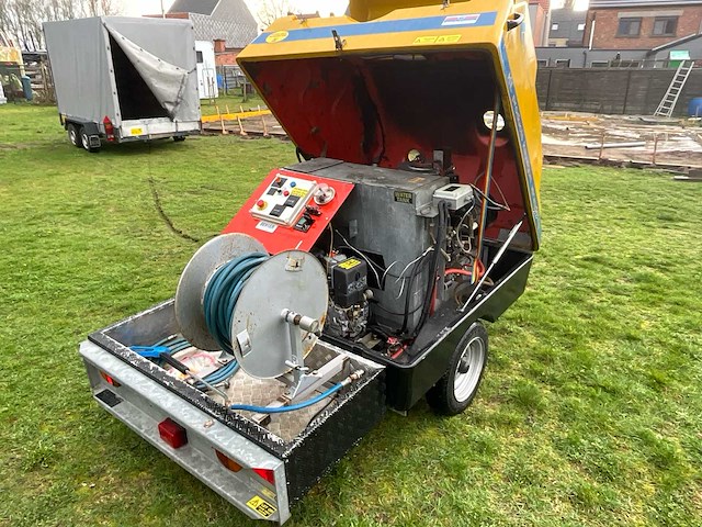 Stoomreiniger op trailer - afbeelding 18 van  32