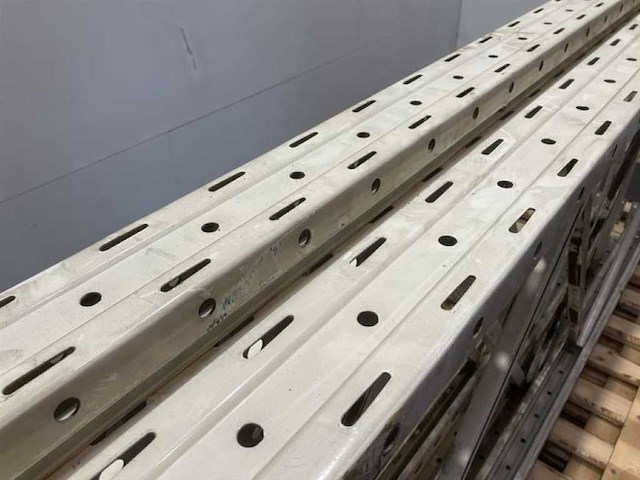 Stow op - palletstelling - pallet racking - afbeelding 1 van  4