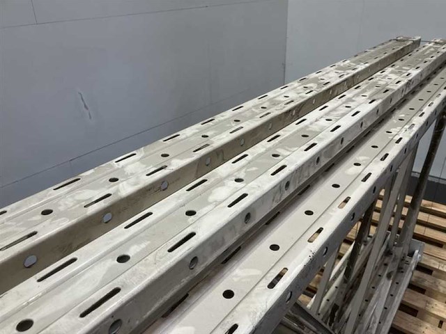 Stow op - palletstelling - pallet racking - afbeelding 1 van  4