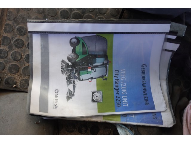 Straatveegmachine nilfisk + hydraulische veegborstel - afbeelding 8 van  29
