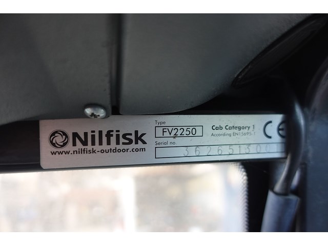 Straatveegmachine nilfisk + hydraulische veegborstel - afbeelding 11 van  29