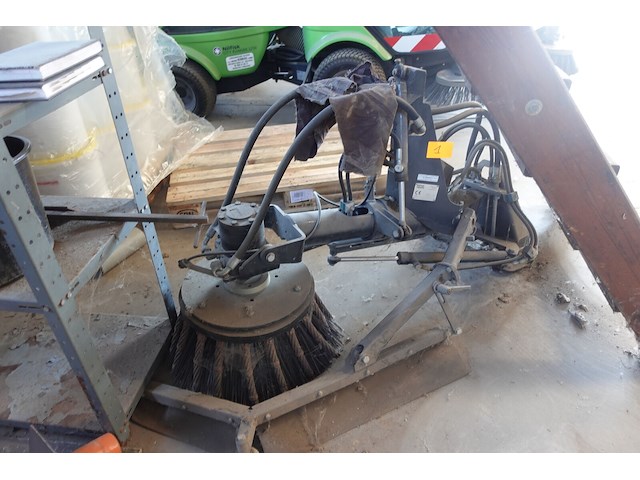 Straatveegmachine nilfisk + hydraulische veegborstel - afbeelding 15 van  29