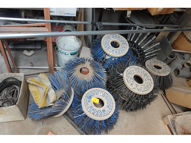Straatveegmachine nilfisk + hydraulische veegborstel - afbeelding 17 van  29