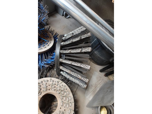 Straatveegmachine nilfisk + hydraulische veegborstel - afbeelding 21 van  29
