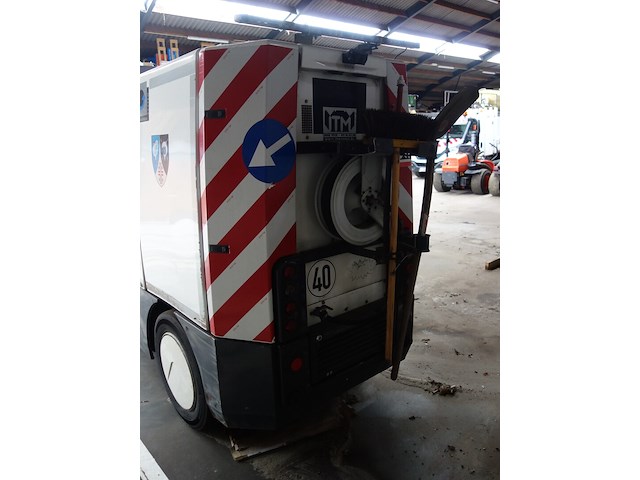 Straatveegmachine - afbeelding 8 van  13