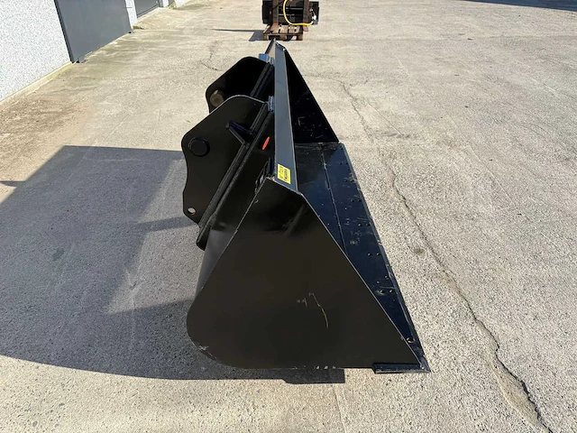 Strickland - manitou - schepbak - nieuw - afbeelding 6 van  10