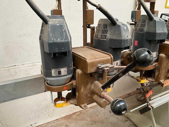 Striffer multifunctionele freesmachinevoor deurbladen - afbeelding 3 van  7