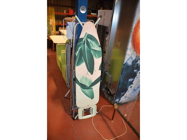 Strijkplank calor, strijkplank brabantia, alu trapladder 4 treden, alu trapladder 2 treden - afbeelding 4 van  8