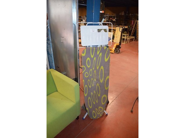 Strijkplank calor, strijkplank brabantia, alu trapladder 4 treden, alu trapladder 2 treden - afbeelding 7 van  8