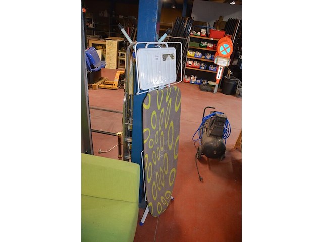 Strijkplank calor, strijkplank brabantia, alu trapladder 4 treden, alu trapladder 2 treden - afbeelding 8 van  8