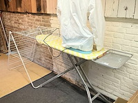 Strijkplank, droogrek en overhemdstrijkautomaat - afbeelding 1 van  3