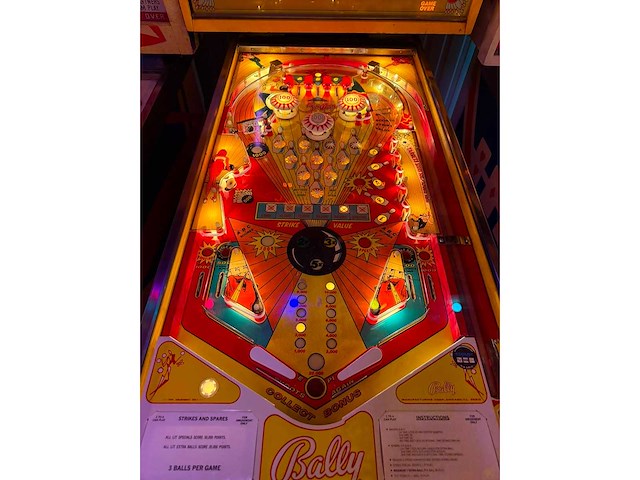 Strikes & spares - flipperkast - afbeelding 3 van  7