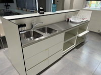 Strippen gebouw "oude site welzijnshuis" keuken + bar