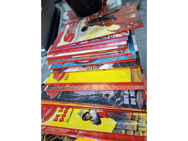 Stripverhalen en een partij gadgets rode duivels - afbeelding 3 van  9