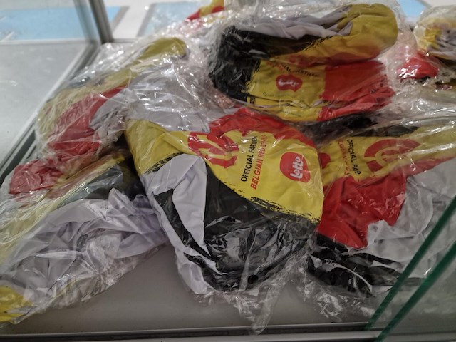 Stripverhalen en een partij gadgets rode duivels - afbeelding 8 van  9