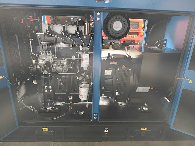 Stroomgenerator 50kv diesel - afbeelding 3 van  26