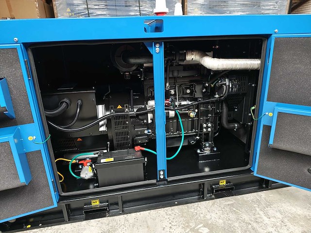 Stroomgenerator 50kv diesel - afbeelding 4 van  26