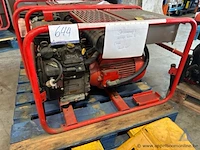 Stroomgenerator kirsch d54293 trier-biewer 6 bsv, bouwjaar 1999, 4.8 kw, 400 v en 230 v uitgang, 114 kg, geluidsniveau 98 db. werking niet gekend.