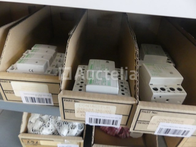 Stroomonderbrekers, contactoren, siertjes, enzovoort. - afbeelding 5 van  20