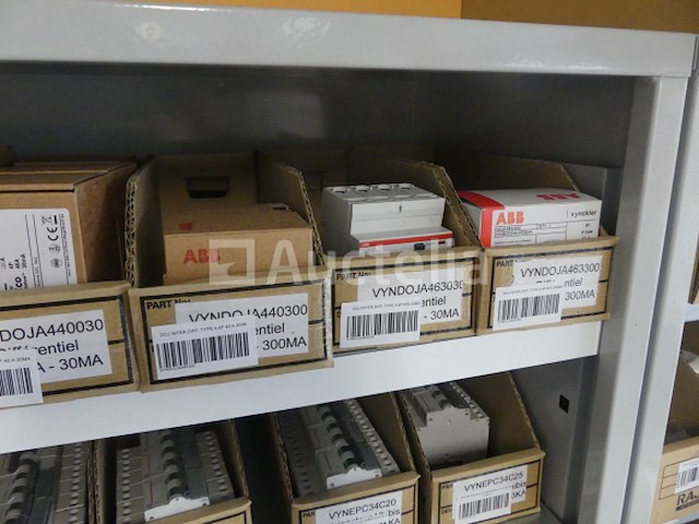 Stroomonderbrekers, contactoren, siertjes, enzovoort. - afbeelding 16 van  20