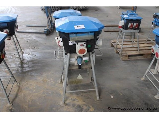 Stroomverdeelkast friand, e30, 400v, ip44, op metalen statief, werking niet gekend - afbeelding 1 van  4