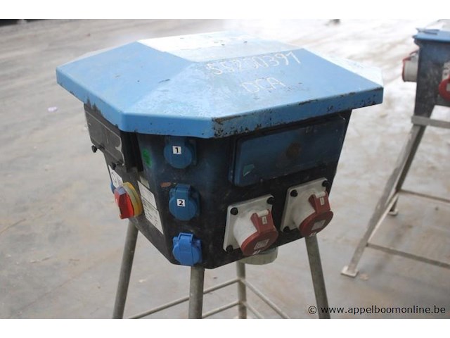 Stroomverdeelkast friand e30 met bouwjaar 2014, 400 v, 3 fasen en serienummer e302440, werking niet gekend - afbeelding 2 van  3