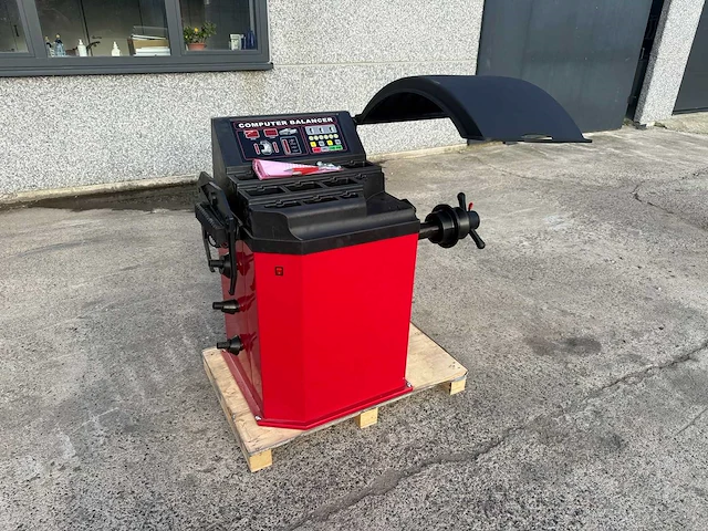 Strv - ad-wb24 - balanceer machine - banden balanceer machine - afbeelding 1 van  14