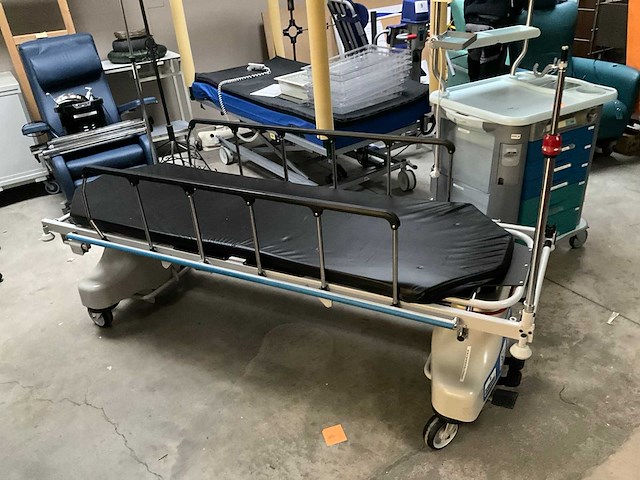 Strycker elektrische brancard - afbeelding 1 van  7