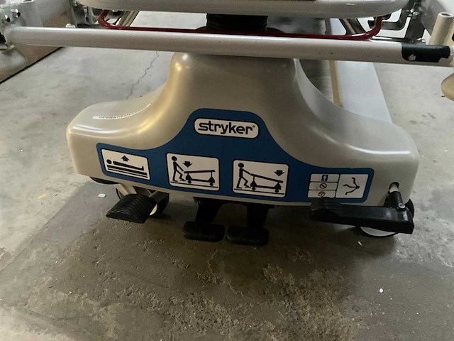 Strycker elektrische brancard - afbeelding 4 van  7
