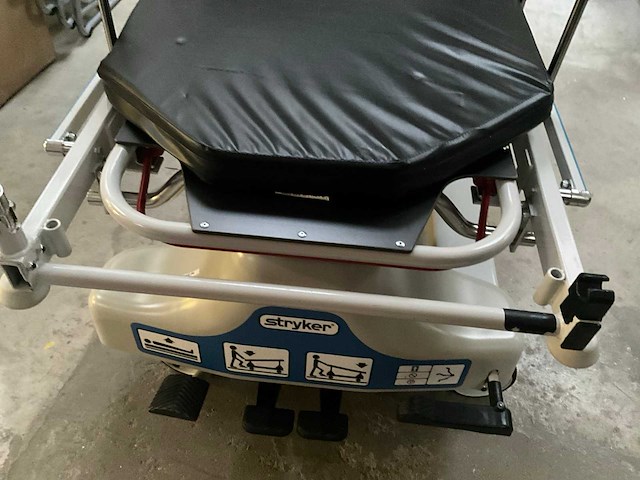 Strycker elektrische brancard - afbeelding 6 van  7