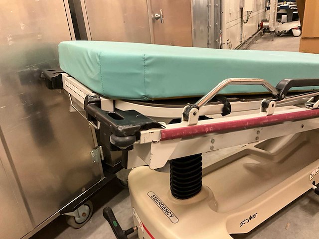 Stryker 1020 trauma stretcher - afbeelding 6 van  8