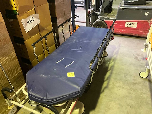 Stryker elektrische brancard - afbeelding 3 van  7