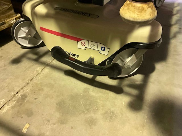 Stryker elektrische brancard - afbeelding 4 van  7