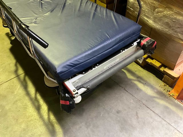 Stryker elektrische brancard - afbeelding 5 van  7