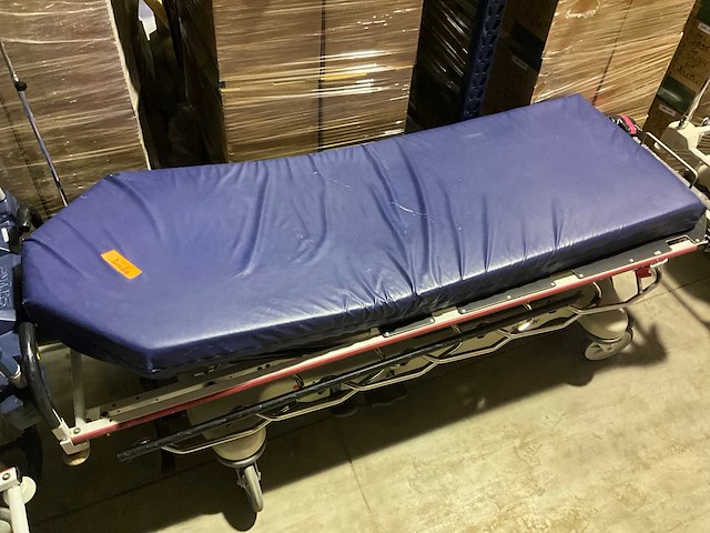 Stryker elektrische brancard - afbeelding 1 van  5