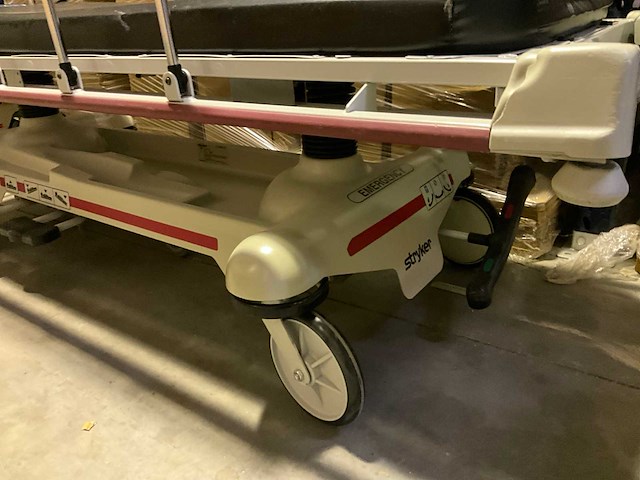 Stryker elektrische brancard - afbeelding 4 van  6