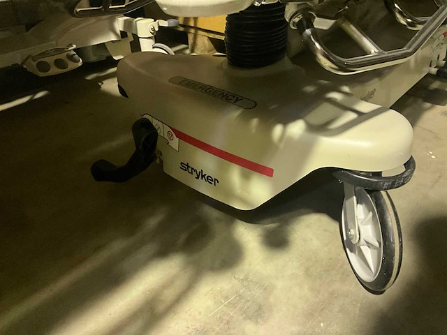 Stryker elektrische brancard - afbeelding 2 van  8