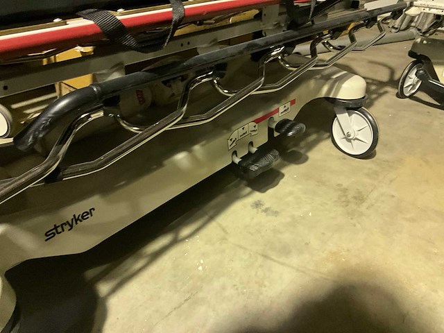 Stryker elektrische brancard - afbeelding 3 van  8