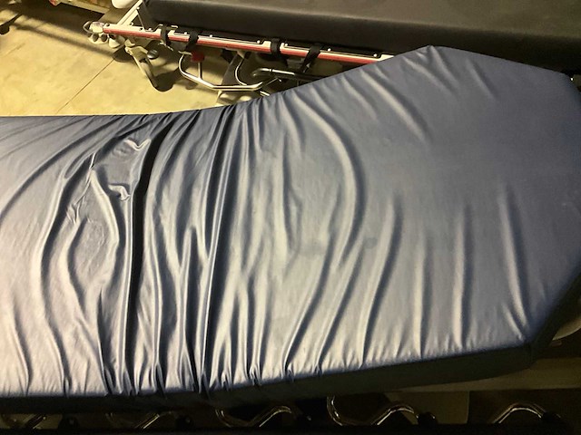 Stryker elektrische brancard - afbeelding 2 van  10