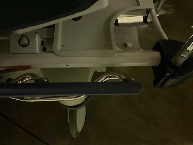 Stryker elektrische brancard - afbeelding 9 van  10