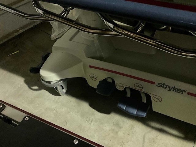 Stryker elektrische brancard - afbeelding 6 van  8