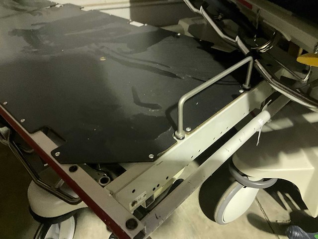 Stryker elektrische brancard - afbeelding 3 van  7