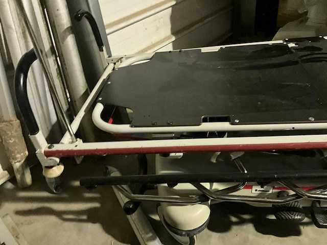 Stryker elektrische brancard - afbeelding 5 van  7