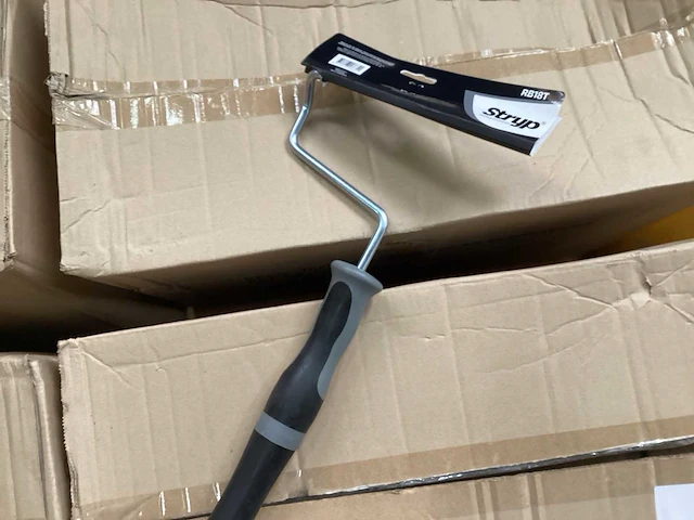 Stryp beugel voor verfroller 18 cm, ergogrip (96x) - afbeelding 1 van  5