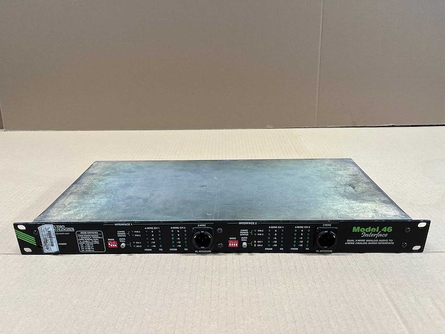 Studio technologies model 46 dual 2-wire analog audio to 4-wire analog audio interface - afbeelding 1 van  6