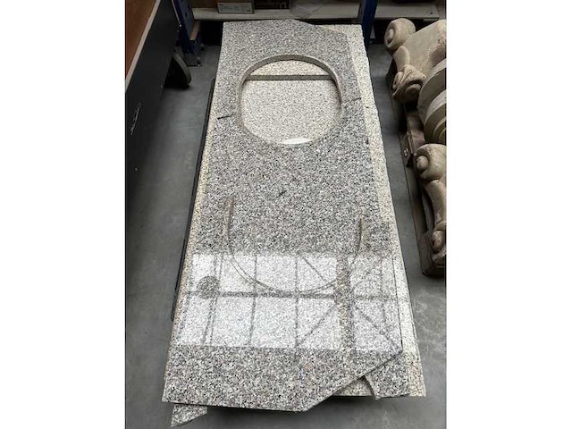 Stukken graniet - various buidingmaterial - afbeelding 1 van  1