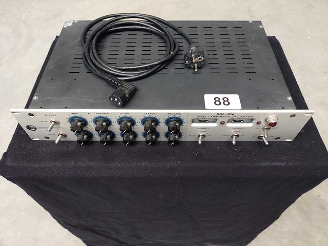 Summit audio - dcl-200 - audio compressor - afbeelding 1 van  4